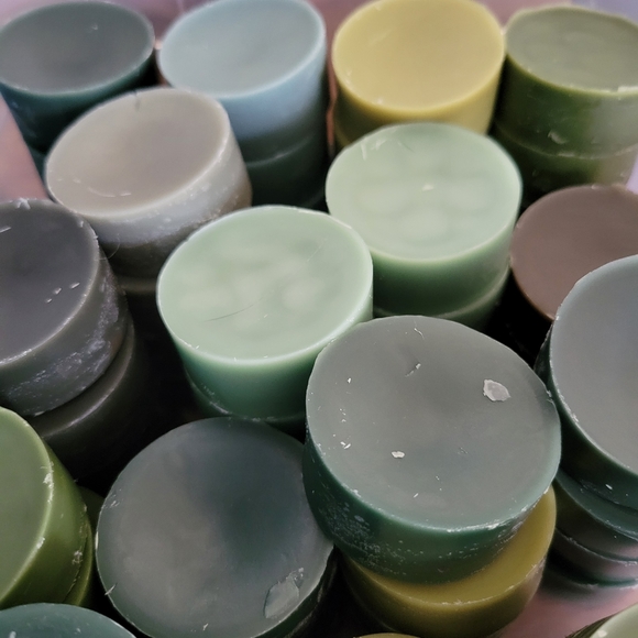 Reclaimed Candle Wax 1 Pound Greens - Picture 4 of 4
